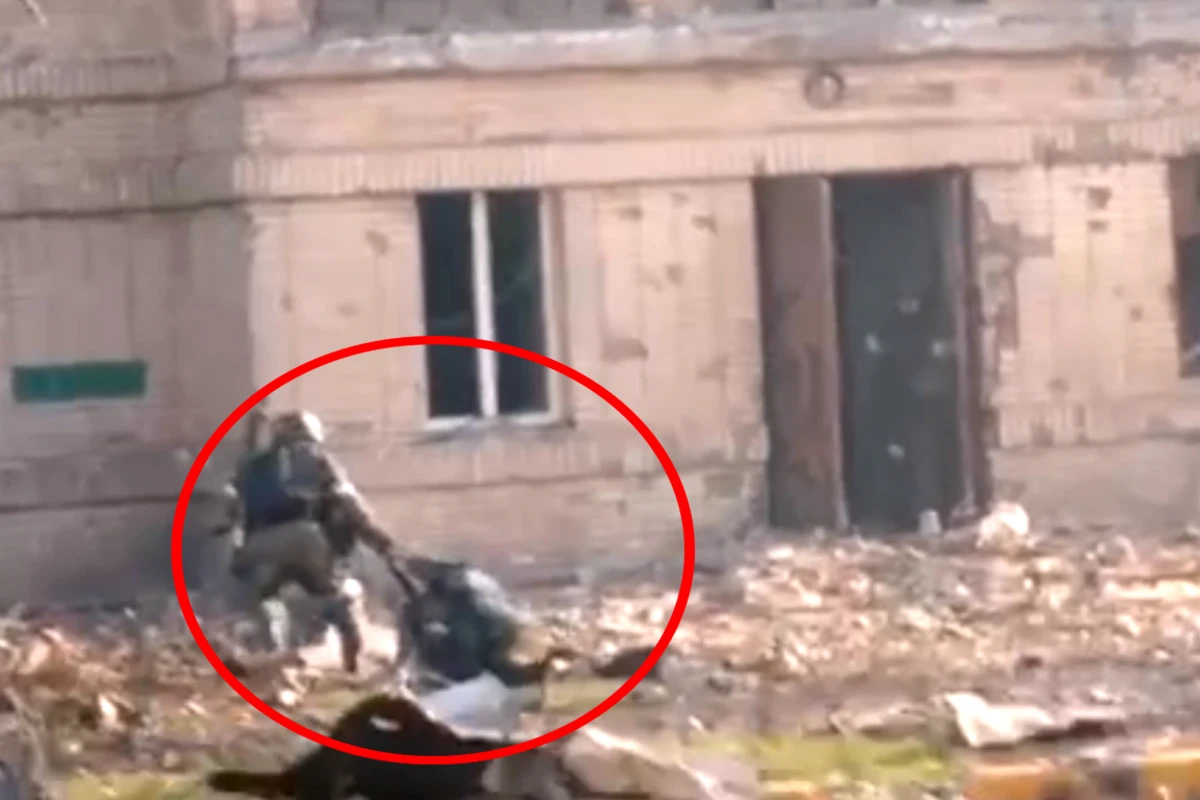 Уникальные кадры уличных боев в районе Азовстали в Мариуполе - ВИДЕО