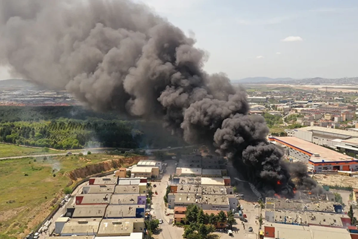 İstanbulda fabrik partladı - 3 nəfər öldü, 9 nəfər yaralandı - FOTO/VİDEO