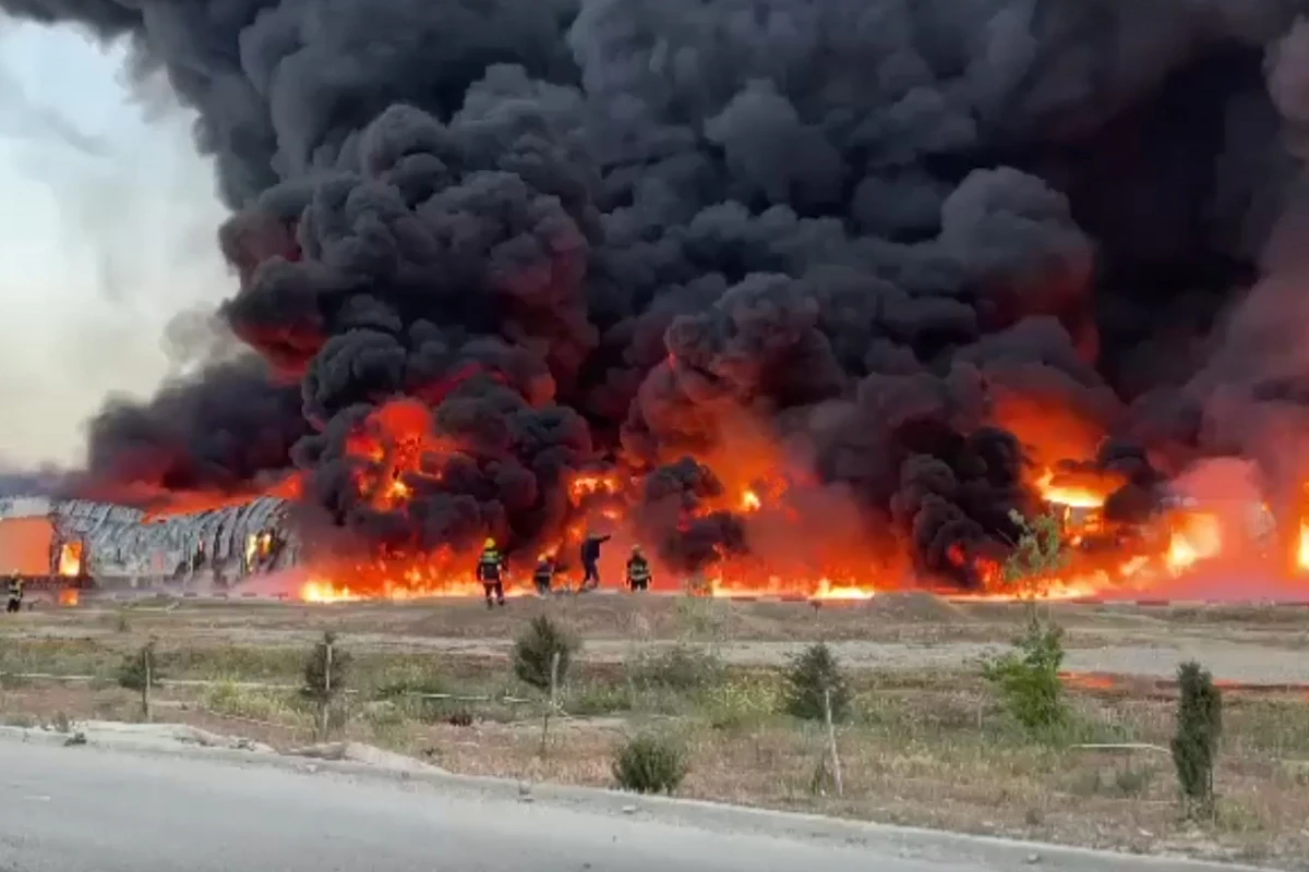 Появились новые кадры пожара в промышленном парке Azərsun – ВИДЕО