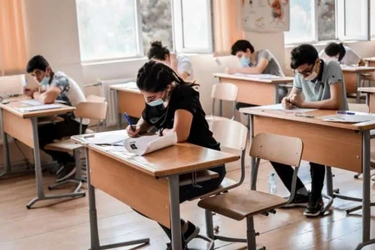 19 mindən çox şagird buraxılış imtahanı verdi, cavabları ay yarım sonra bilinəcək