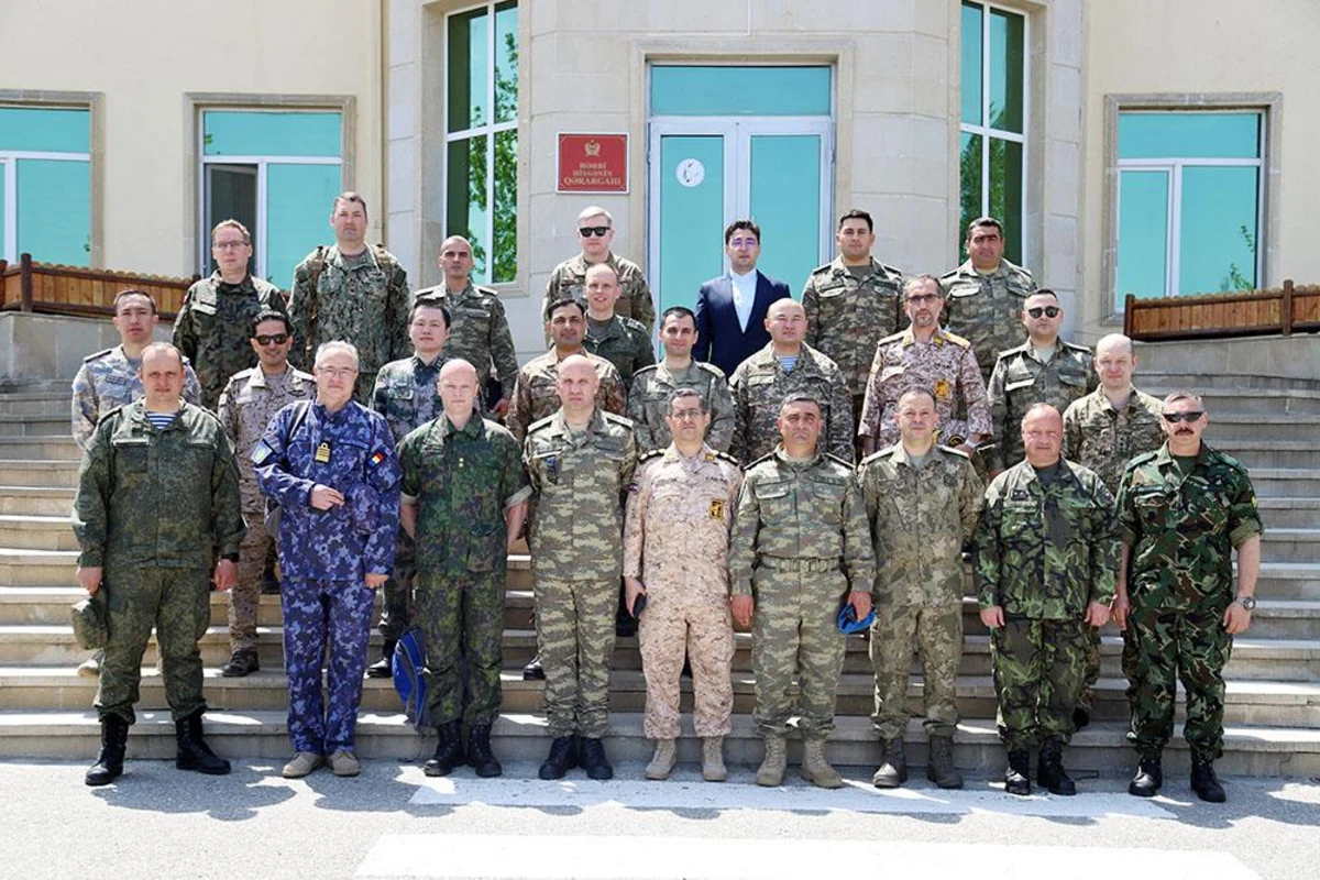 Hərbi attaşelər hərbi hissəni ziyarət ediblər - FOTO Hərbi attaşelər hərbi hissəni ziyarət ediblər - FOTO