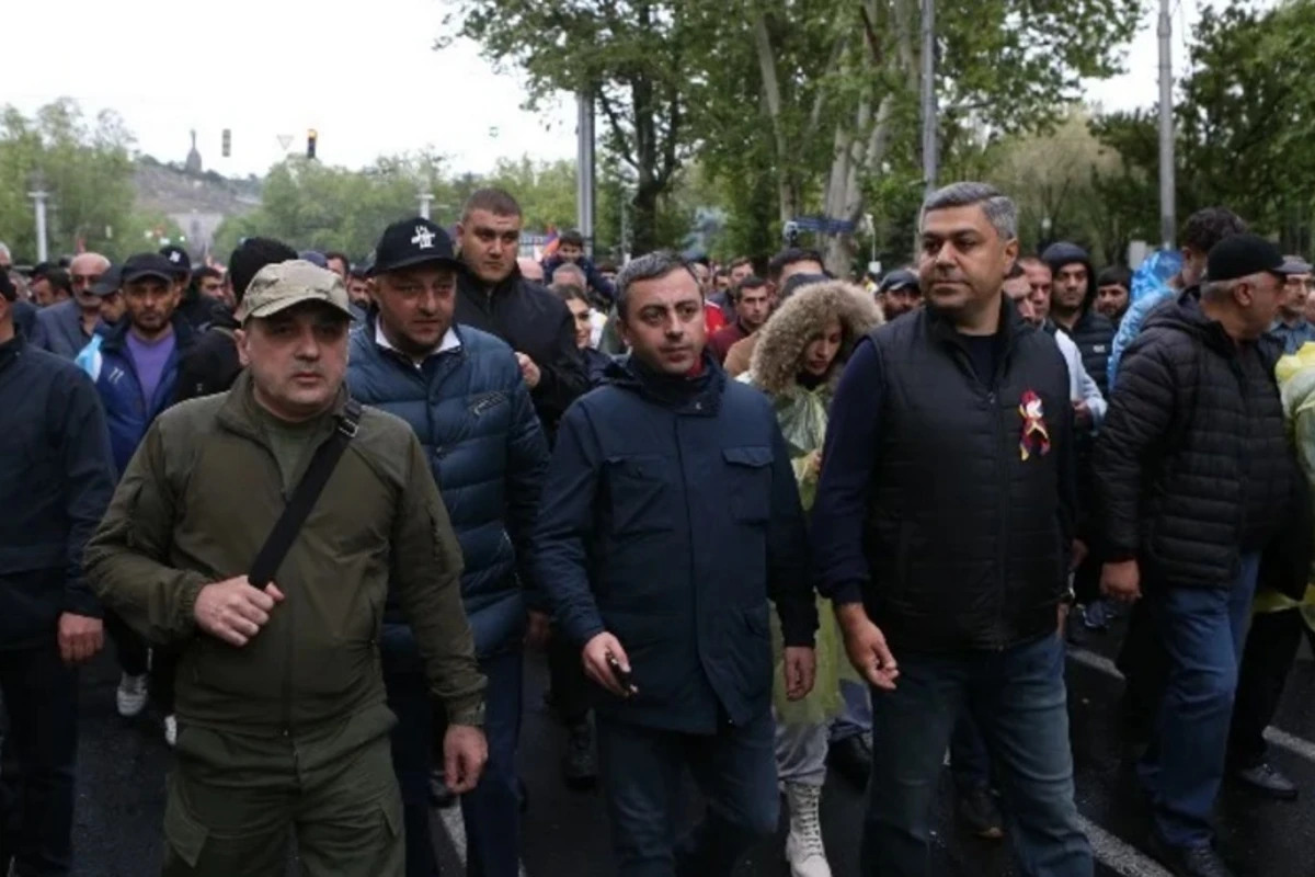 Ermənistanda etirazlar: Koçaryanın oğlu da saxlanıldı - YENİLƏNİB + VİDEO