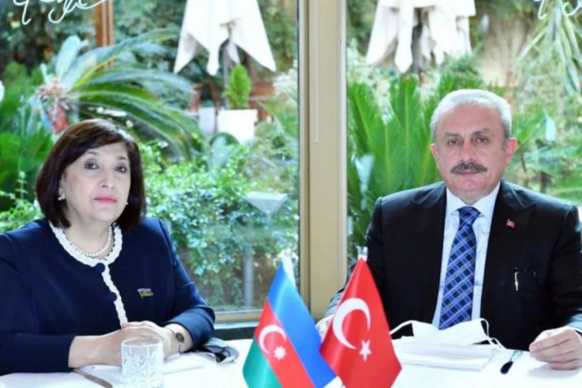 Mustafa Şentop Ramazan bayramı münasibətilə Sahibə Qafarovaya zəng etdi