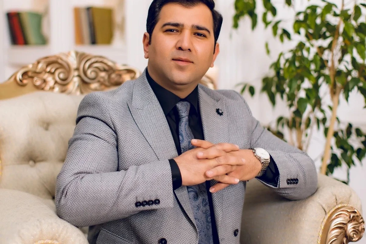 Əməkdar artist: “İnsan öz həyat yoldaşını efirdə göstərməz”