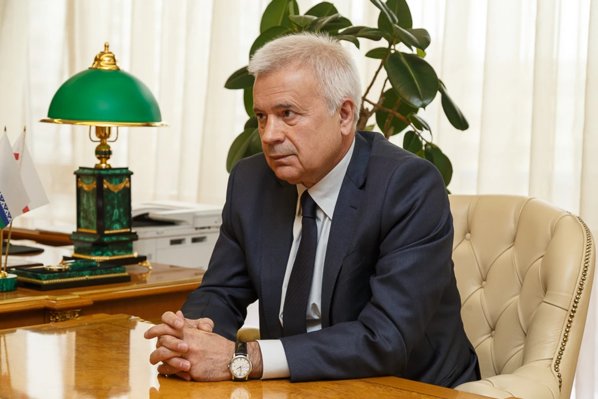 Путин наградил Вагита Алекперова