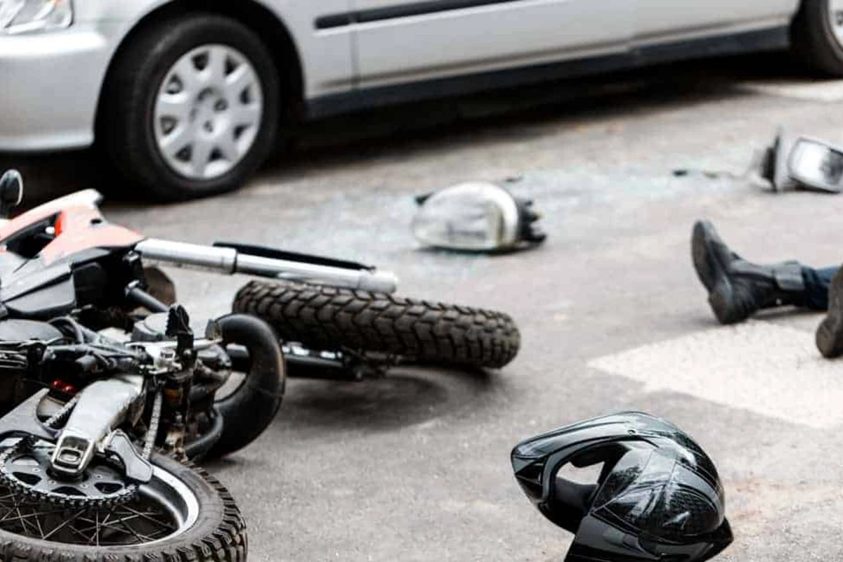 Bakıda avtomobillə motosiklet toqquşdu, 1 nəfər öldü