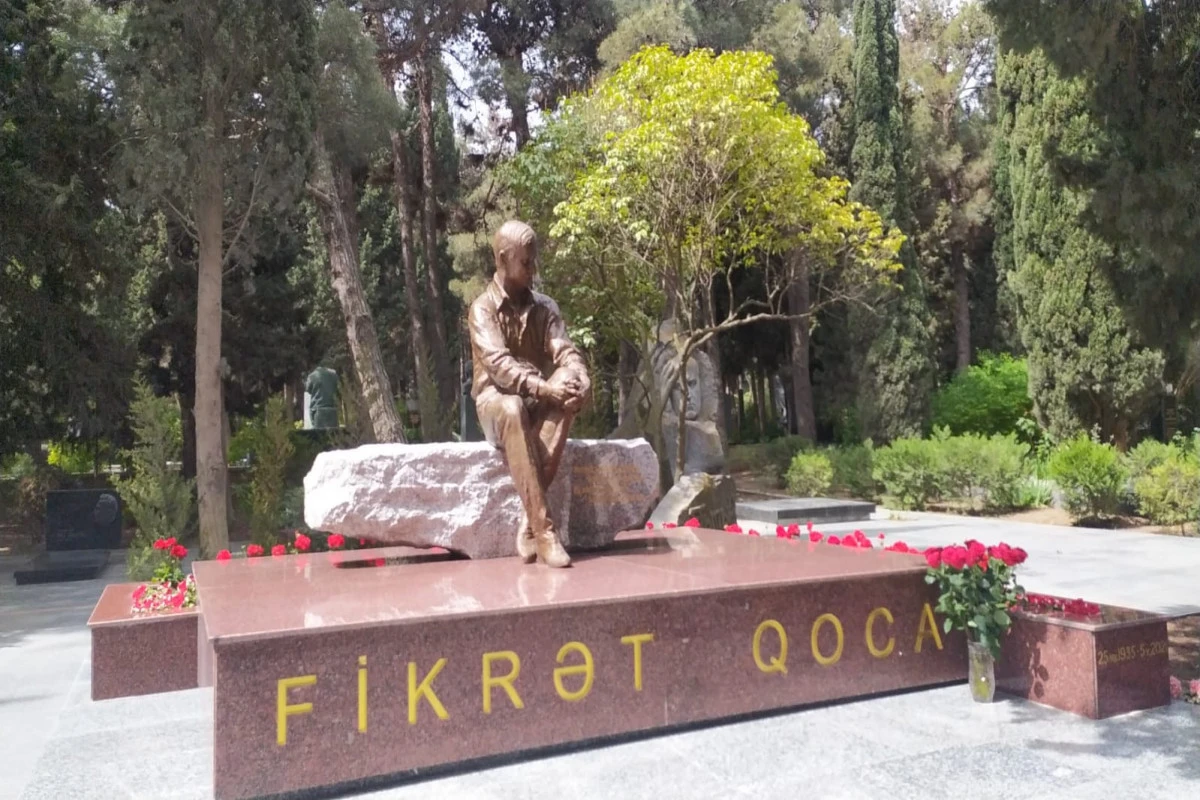 Fikrət Qocanın qəbirüstü abidəsinin açılışı olub - FOTO