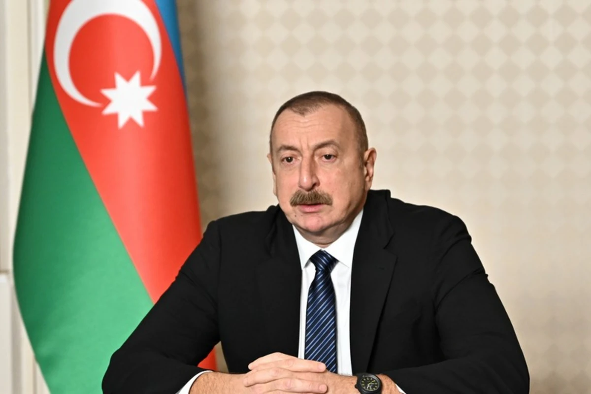 Президент Ильхам Алиев наградил деятелей искусства