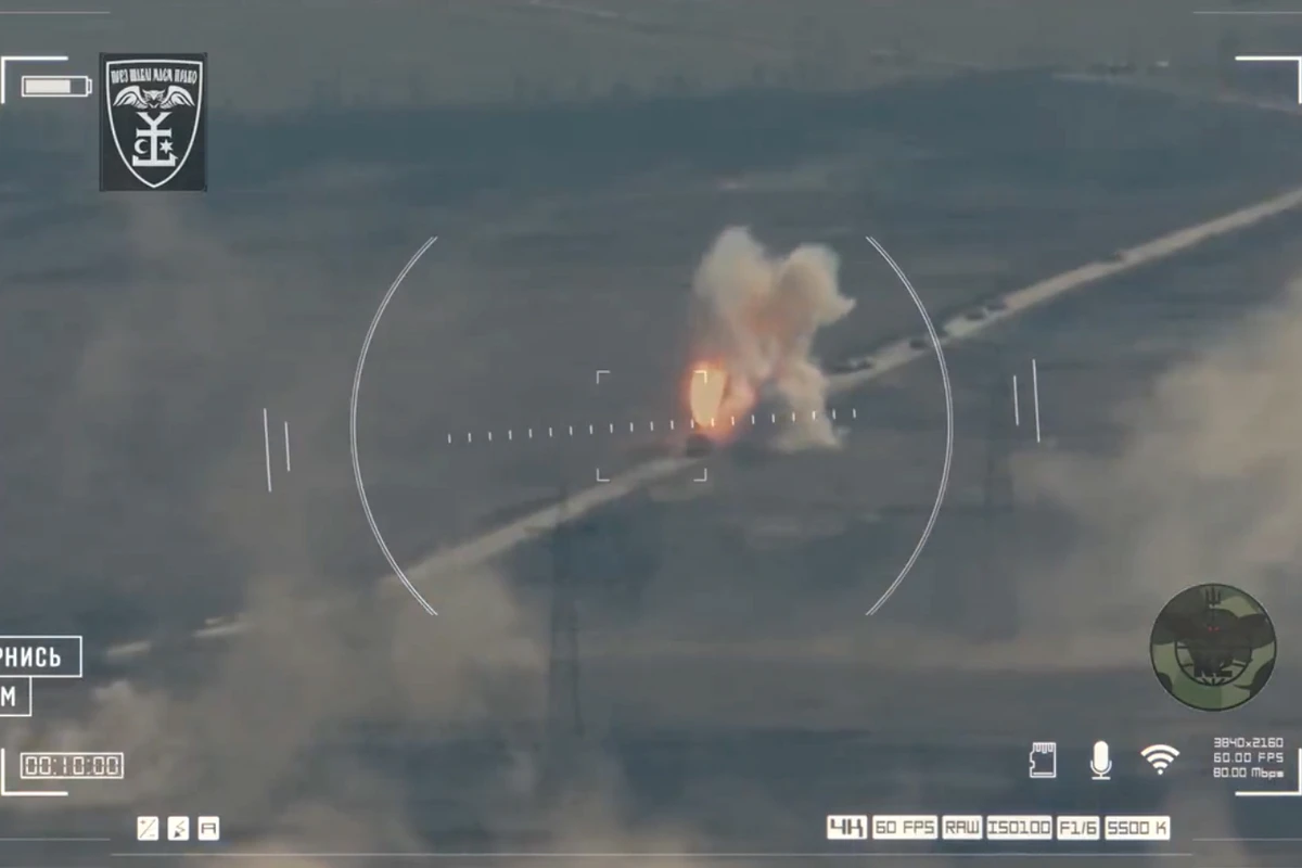 Donetsk vilayətində rusların zirehli texnika kolonu darmadağın edilib - VİDEO