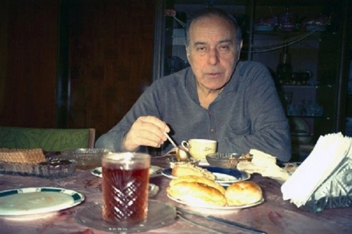 ABŞ-ın məşhur jurnalisti Heydər Əliyevin nadir şəkillərindən birini PAYLAŞDI - FOTO