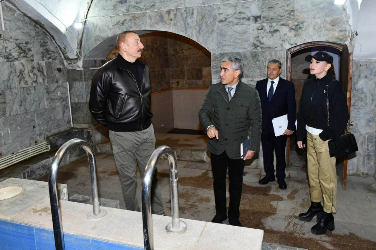 Prezident və birinci xanım Şuşadakı inzibati binada və Şirin su hamamında bərpa işləri ilə tanış olublar