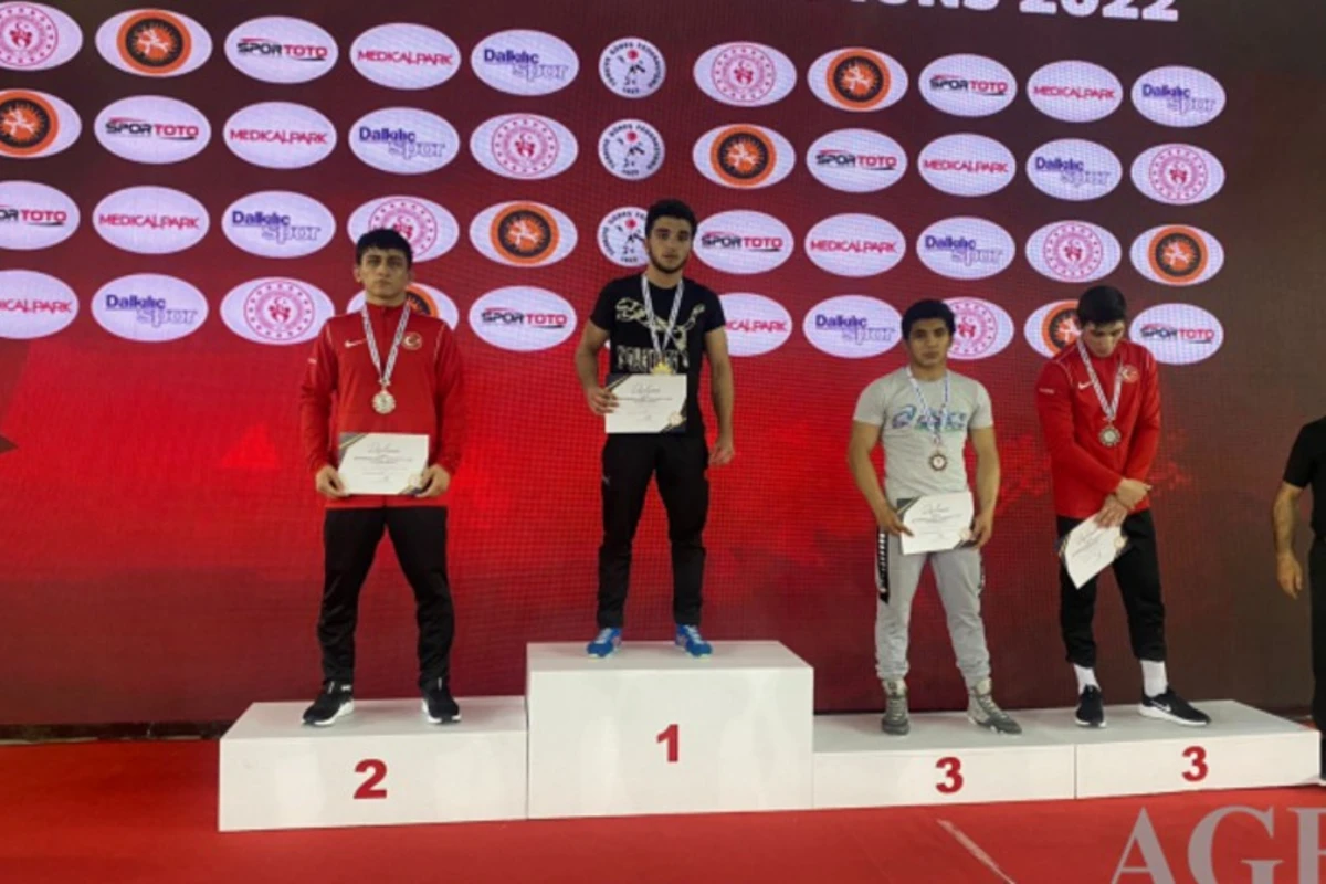 Azərbaycan güləşçiləri beynəlxalq turnirə 12 medalla başladı
