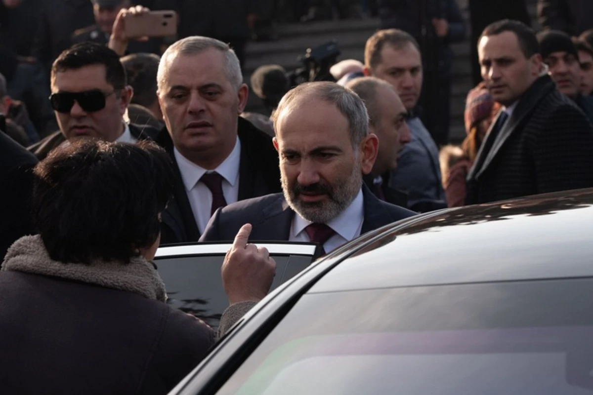 Nikol Paşinyan Niderlandda təhqir olundu Nikol Paşinyan Niderlandda təhqir olundu