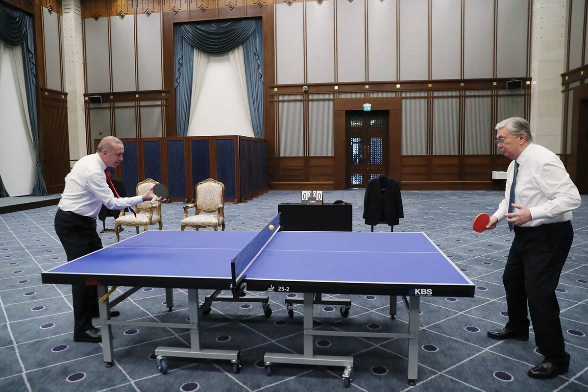 Ərdoğan Qazaxıstan prezidenti Tokayevlə stolüstü tennis oynayıb - FOTO Ərdoğan Qazaxıstan prezidenti Tokayevlə stolüstü tennis oynayıb - FOTO