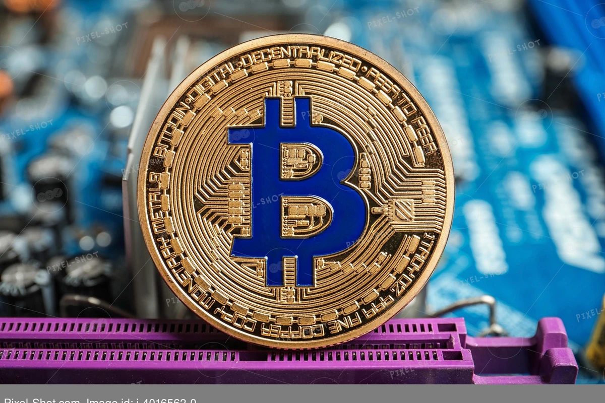 Стоимость биткоина за сутки упала на 8%