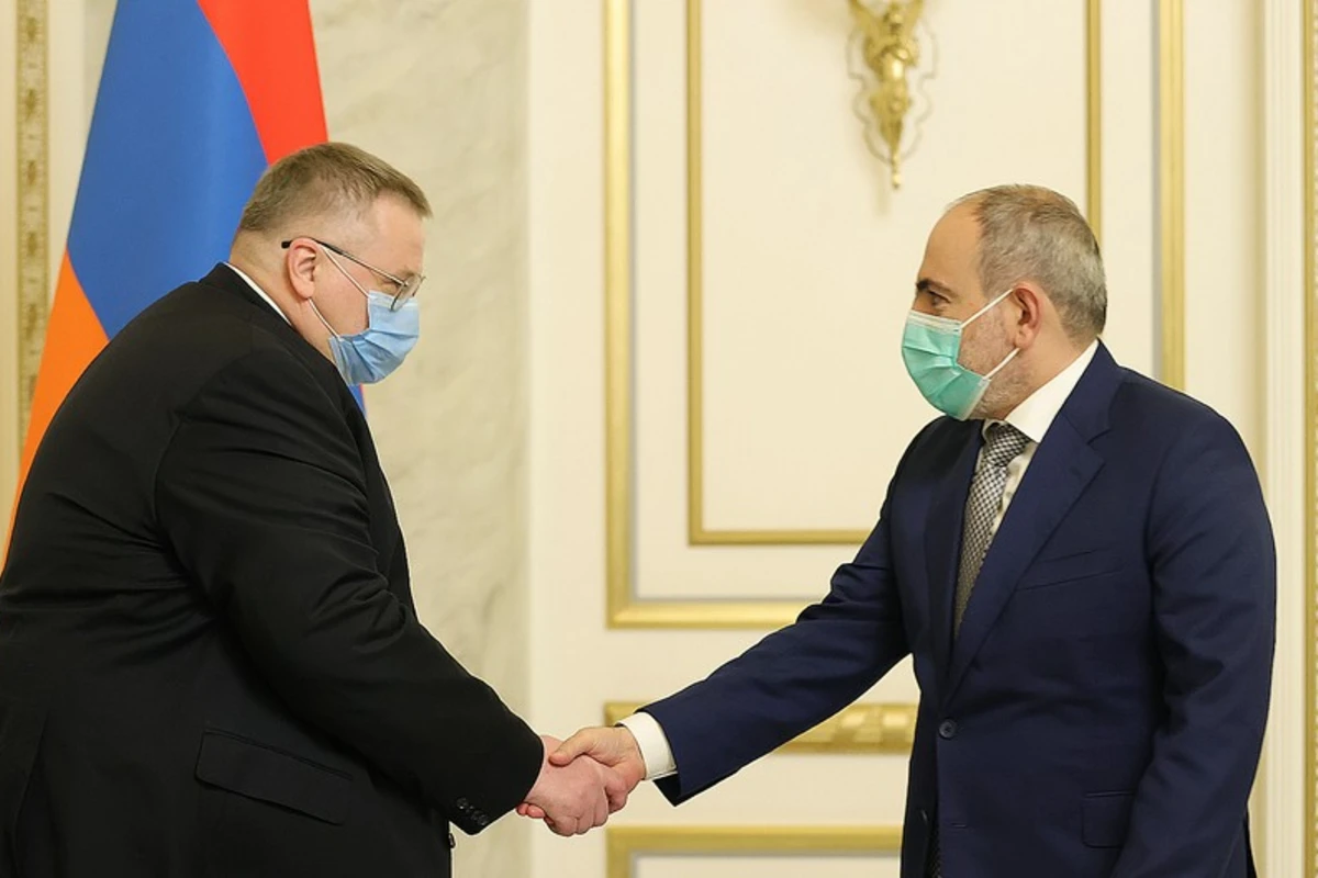 Paşinyan Overçukla regionda kommunikasiyaların açılmasını müzakirə etdi