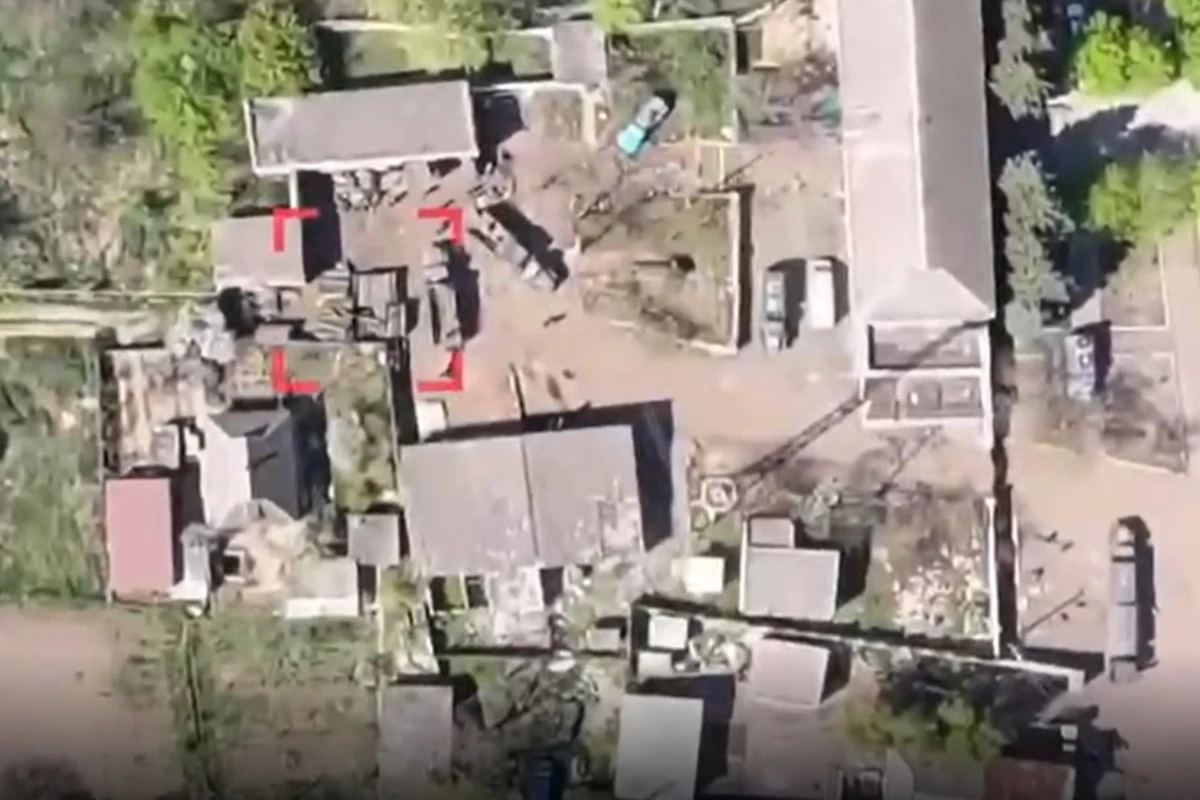 Ukrayna Silahlı Qüvvələri Xerson vilayətində rusların sursat anbarını məhv edib - VİDEO