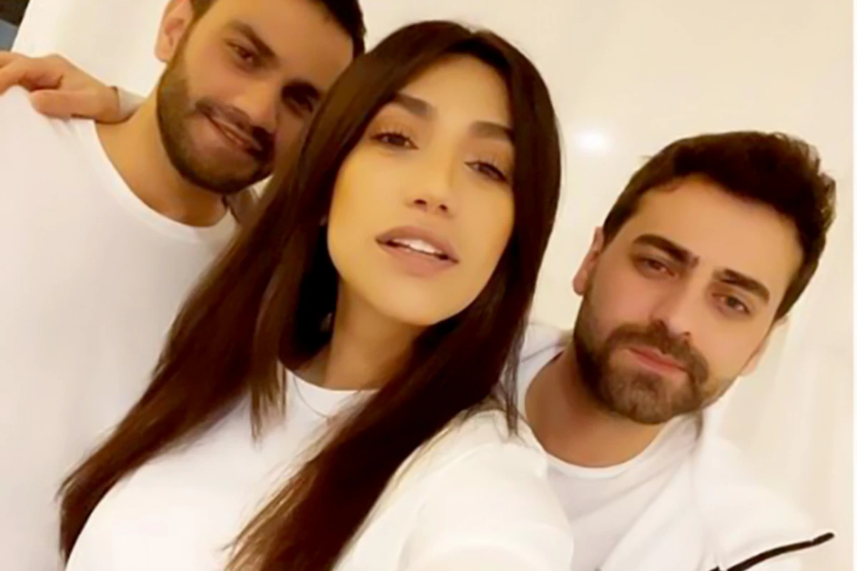 Röya Ayxan əkiz qardaşlarının 30 yaşını belə təbrik etdi - FOTO