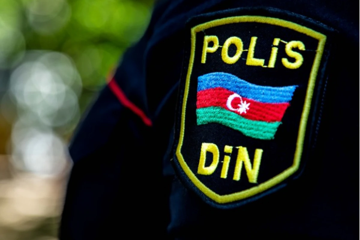 Azərbaycanda polis əməkdaşı ehtiyatsızlıqdan özünü güllələyərək öldürdü Azərbaycanda polis əməkdaşı ehtiyatsızlıqdan özünü güllələyərək öldürdü
