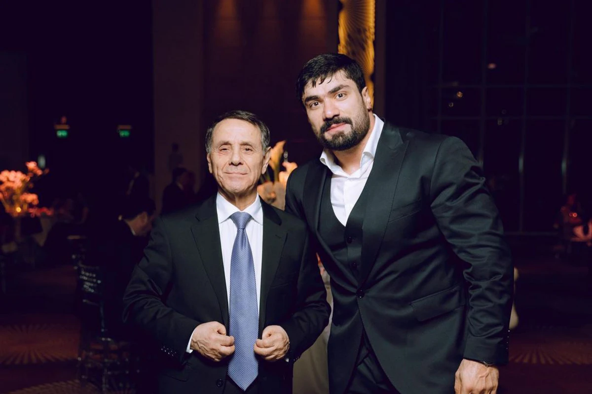 Xanəndə sabiq baş nazir olan qayınatası ilə görüntülərini paylaşdı - FOTO Xanəndə sabiq baş nazir olan qayınatası ilə görüntülərini paylaşdı - FOTO