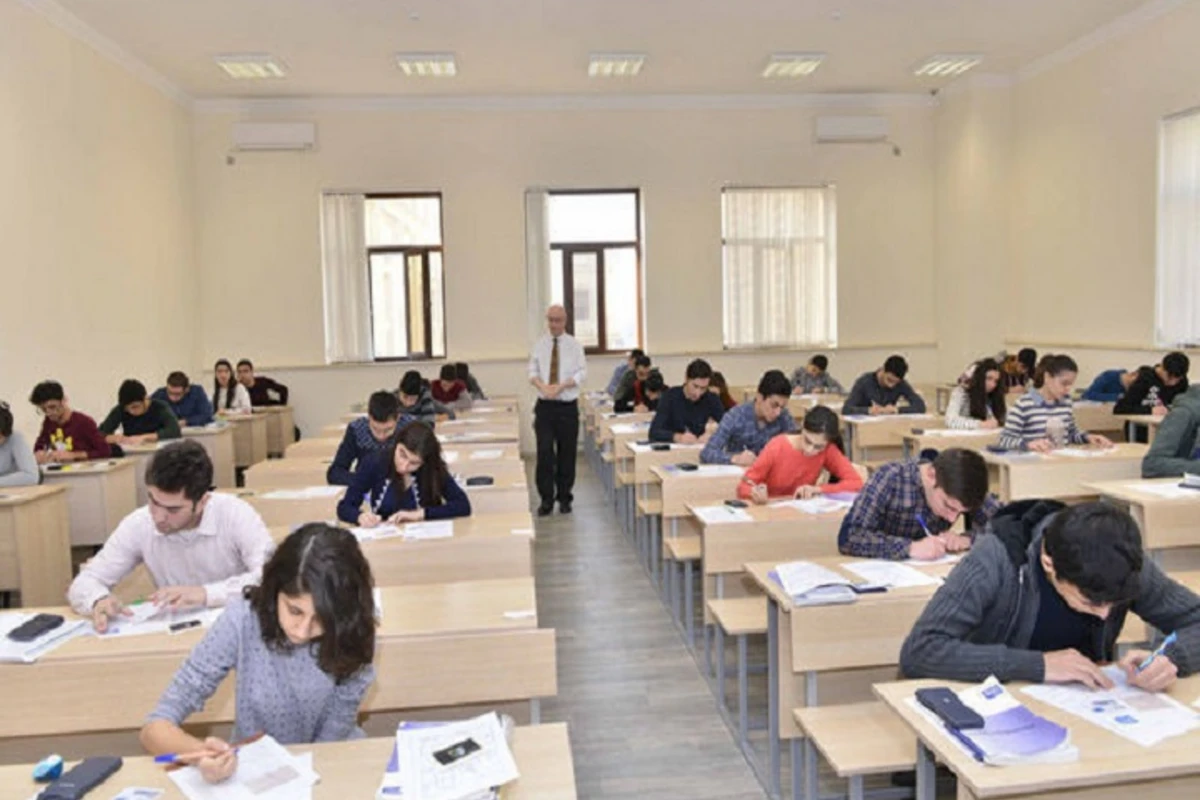 Kolleclərə qəbul imtahanı keçirildi