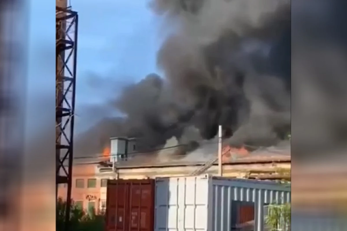 В России вспыхнул мощный пожар на химзаводе - ВИДЕО