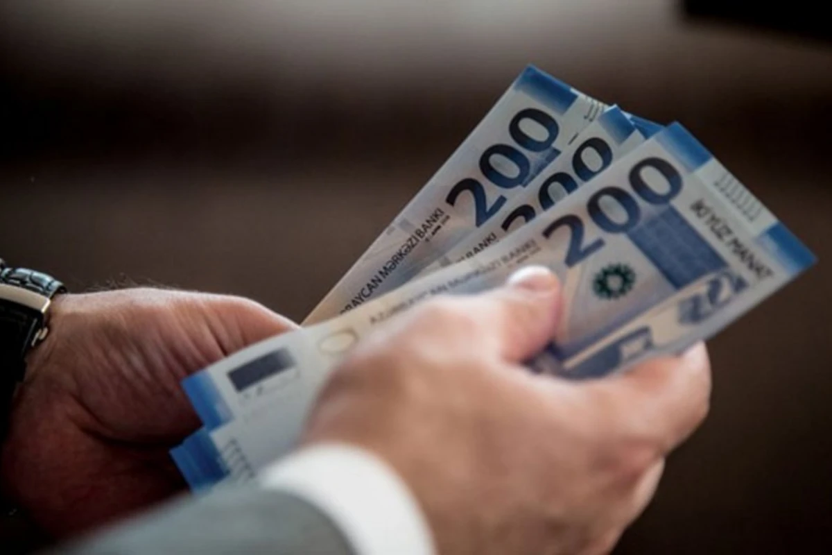 Mərkəzi Bankın rəhbərliyi ötən il 1 mln manatdan çox maaş alıb - RƏSMİ