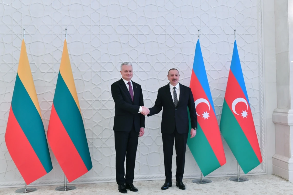 Azərbaycana səfərə gələn Litva Prezidentinin rəsmi qarşılanma mərasimi olub - FOTO