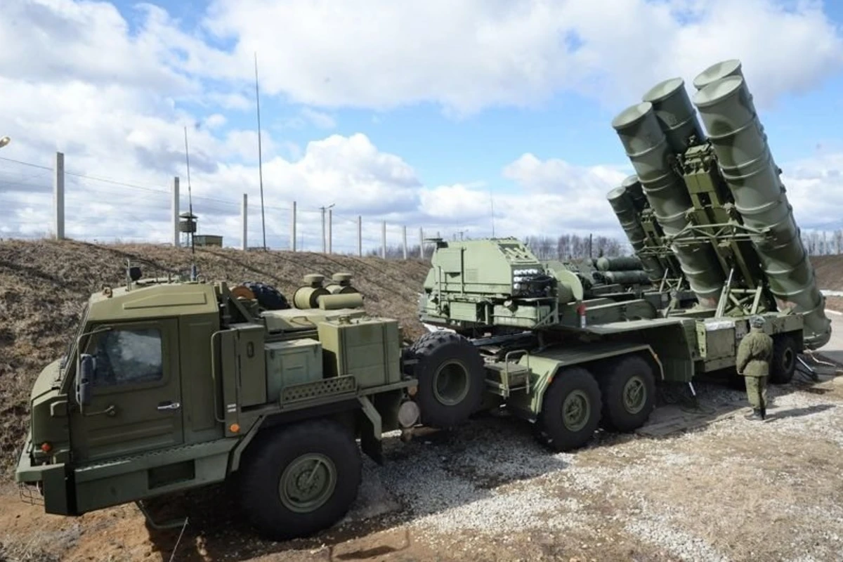 Rusiya “S-500” zenit-raket komplekslərini silahlanmaya qəbul edib