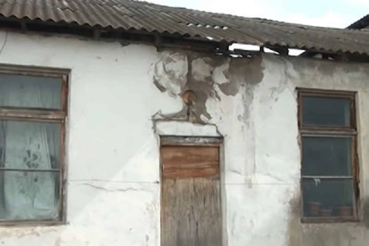 Что будет с аварийным зданием детсада в Кюрдамире? - ВИДЕО