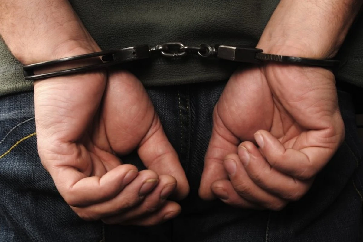 Polis borcu olan 60 nəfəri saxladı