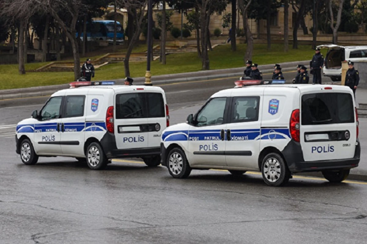 Bakıda 3 dost PPX maşınına mindi, düşmək istəmədi Bakıda 3 dost PPX maşınına mindi, düşmək istəmədi