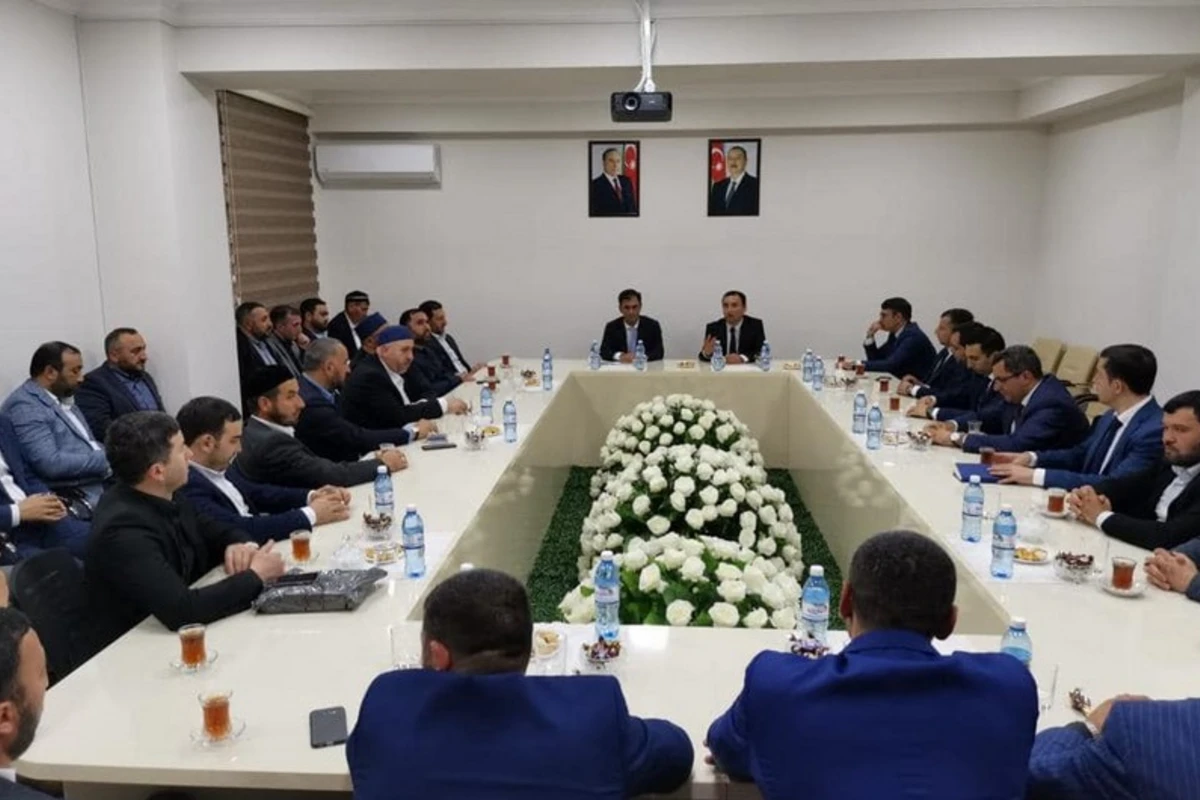 Gürcüstanlı din xadimləri İlahiyyat İnstitutunda olublar Gürcüstanlı din xadimləri İlahiyyat İnstitutunda olublar