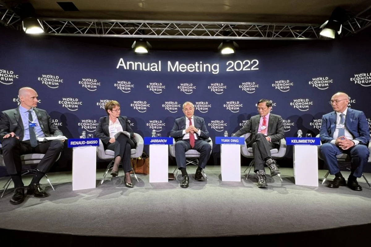 Mikayıl Cabbarov Davos İqtisadi Forumuna qatılıb