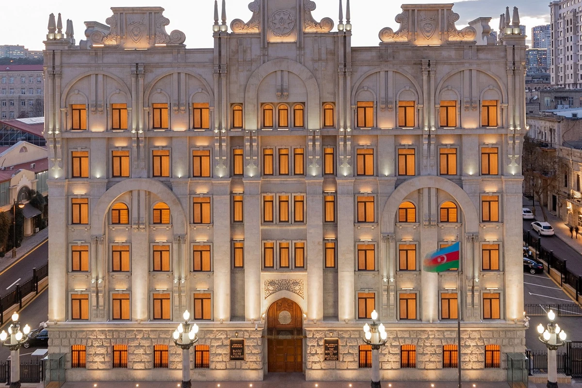 МВД выступило с заявлением по поводу стрельбы по зданию в Баку