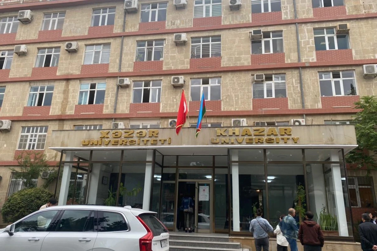 Xəzər Universitetində yerləşdirilən bu elan müzakirələrə səbəb oldu - FOTO