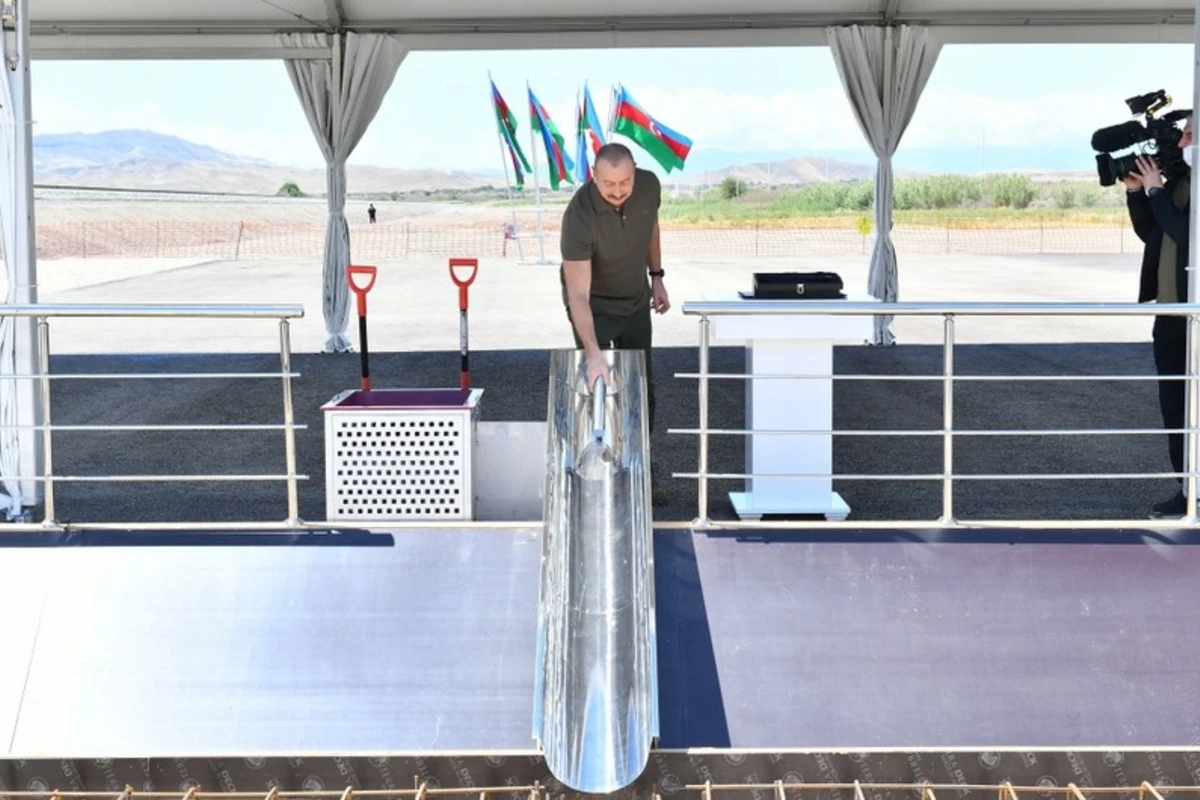 Horadiz-Ağbənd dəmir yolu xəttinin Soltanlı stansiyasının təməli qoyuldu - FOTO Horadiz-Ağbənd dəmir yolu xəttinin Soltanlı stansiyasının təməli qoyuldu - FOTO