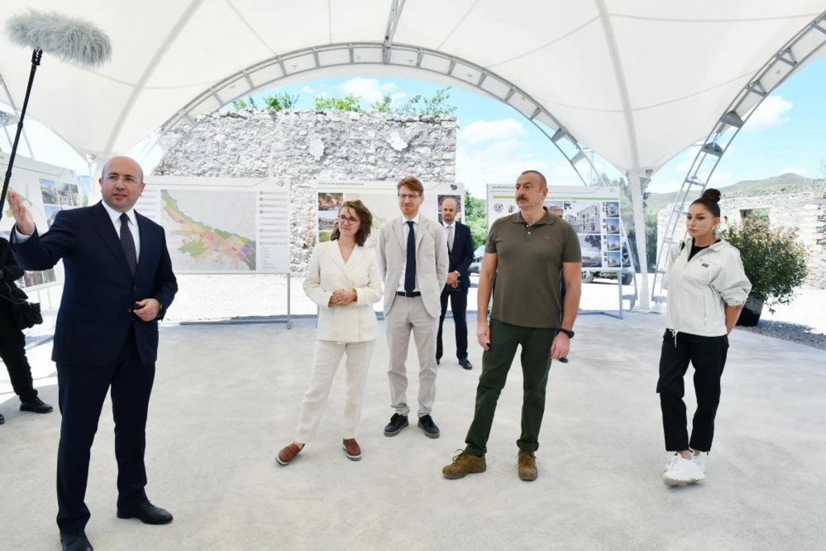 Prezident və xanımına Zəngilan şəhərinin Baş planı təqdim olundu - FOTO
