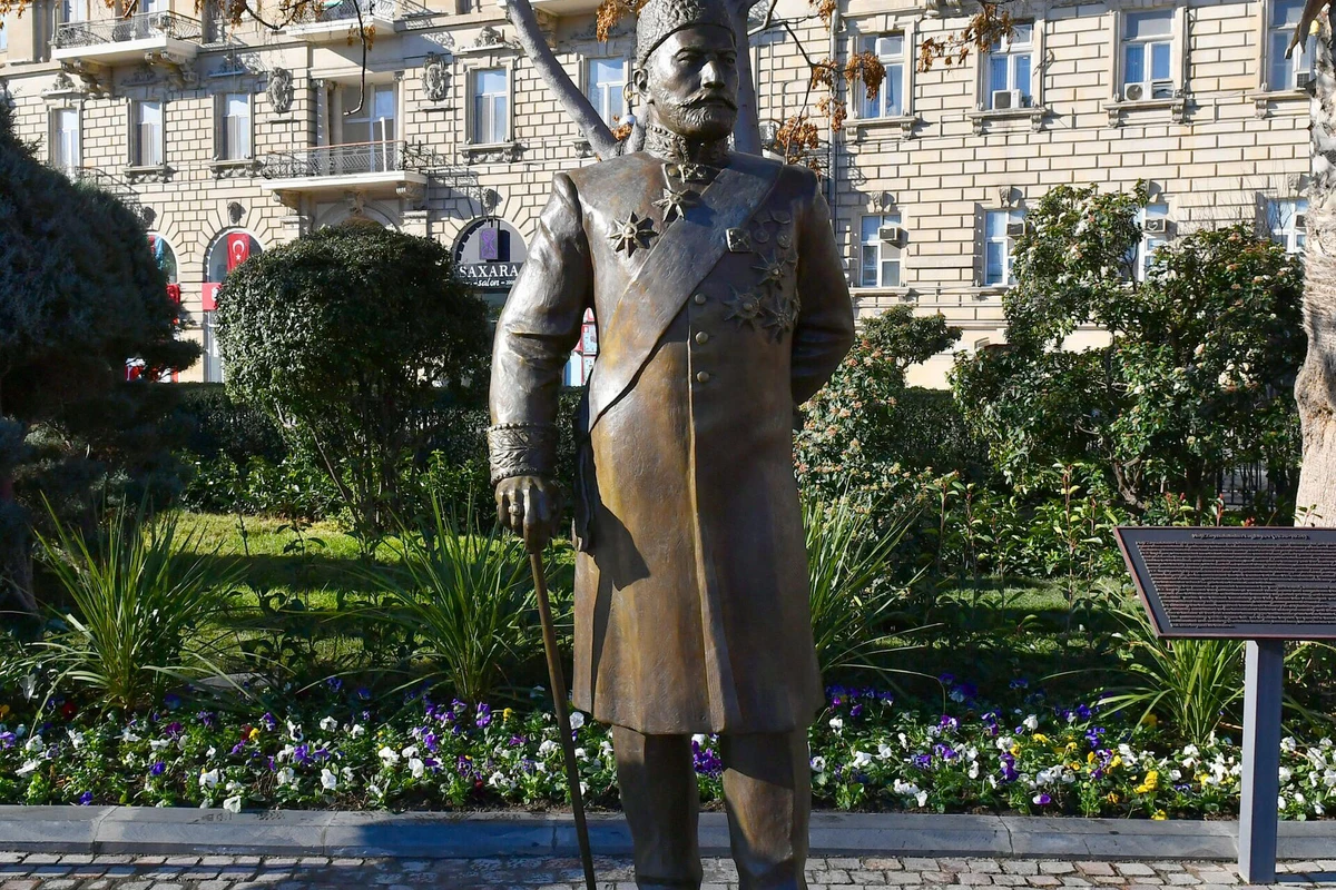 Hacı Zeynalabdin Tağıyevin heykəlinə zərər vuranlara HÖKM OXUNDU