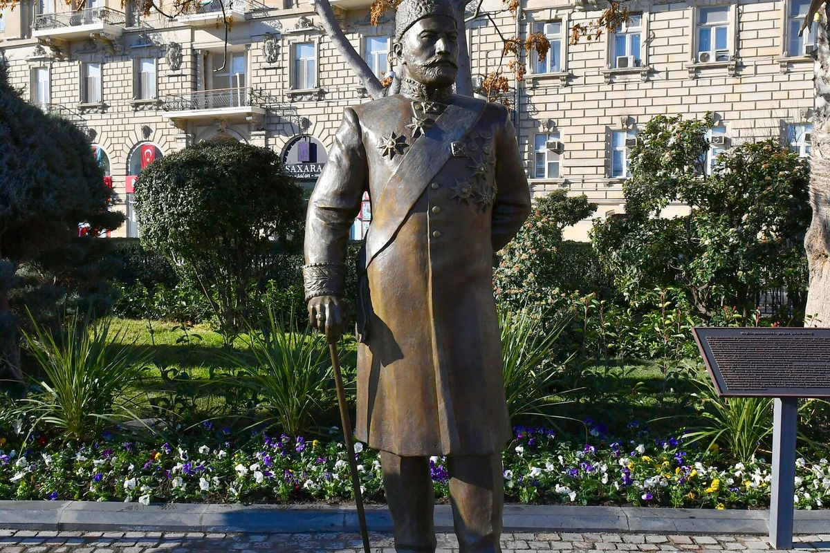 Зачитан приговор повредившим памятник Гаджи Зейналабдину Тагиеву - ФОТО