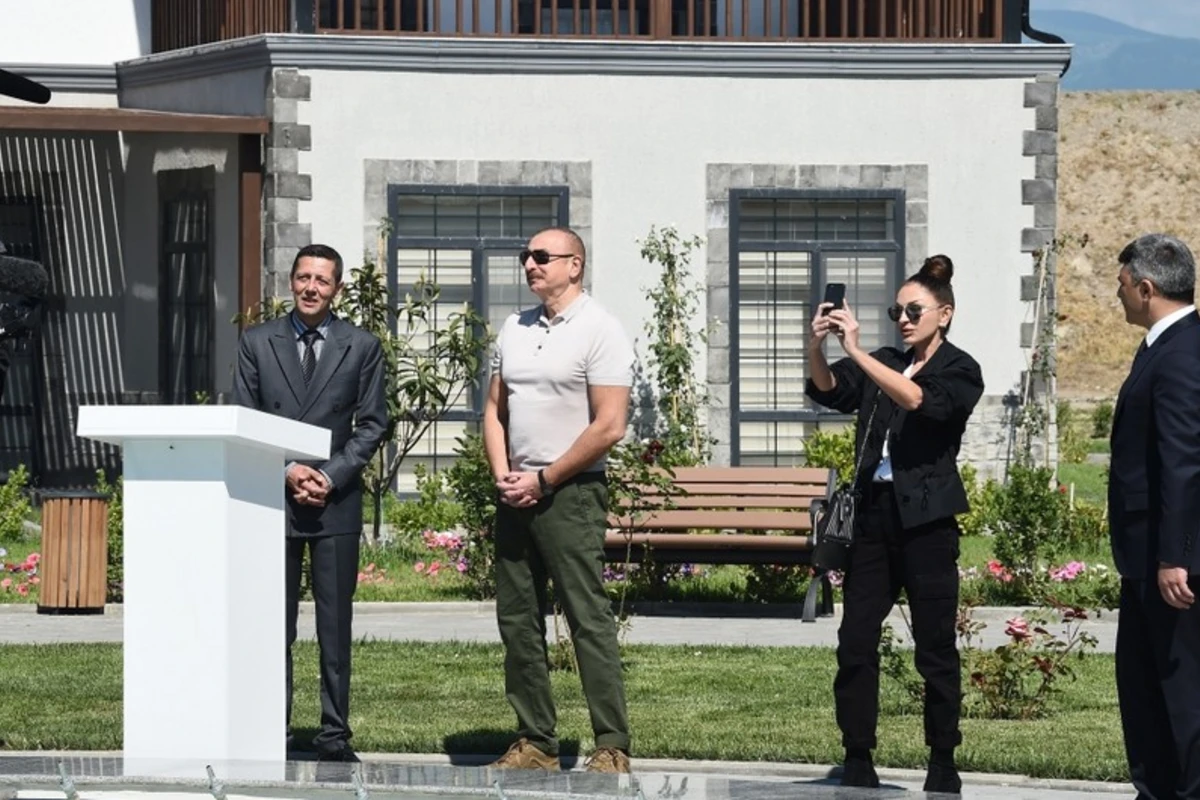 Президент и первая леди на церемонии открытия первого этапа проекта Умное село в Зангилане - ФОТО