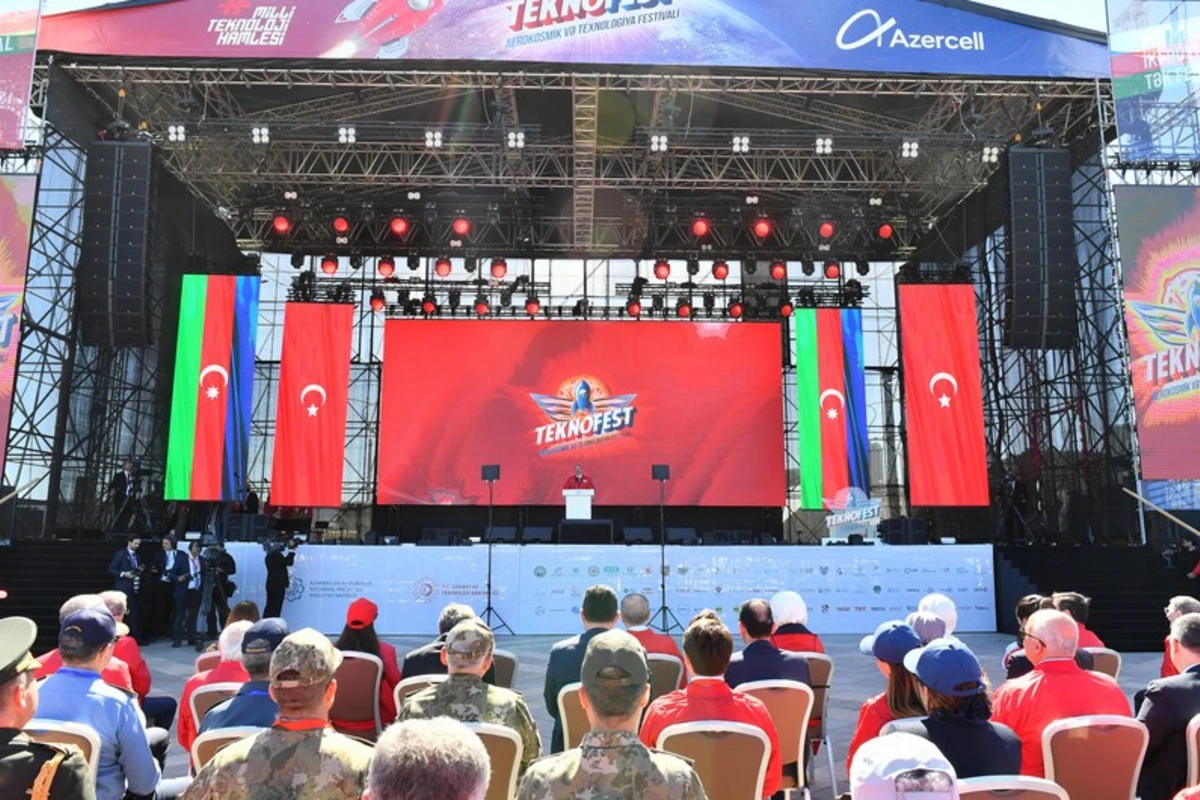 İlham Əliyev: Gənclər üçün Əziz Səncər kimi insanlar örnəkdir, nümunədir İlham Əliyev: Gənclər üçün Əziz Səncər kimi insanlar örnəkdir, nümunədir