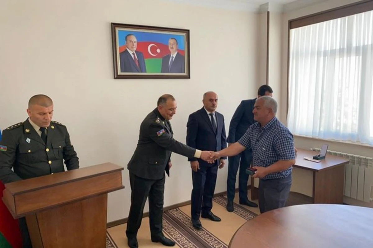 Şəhid ailələri və qazilərə medal və vəsiqələr təqdim olunub - FOTO