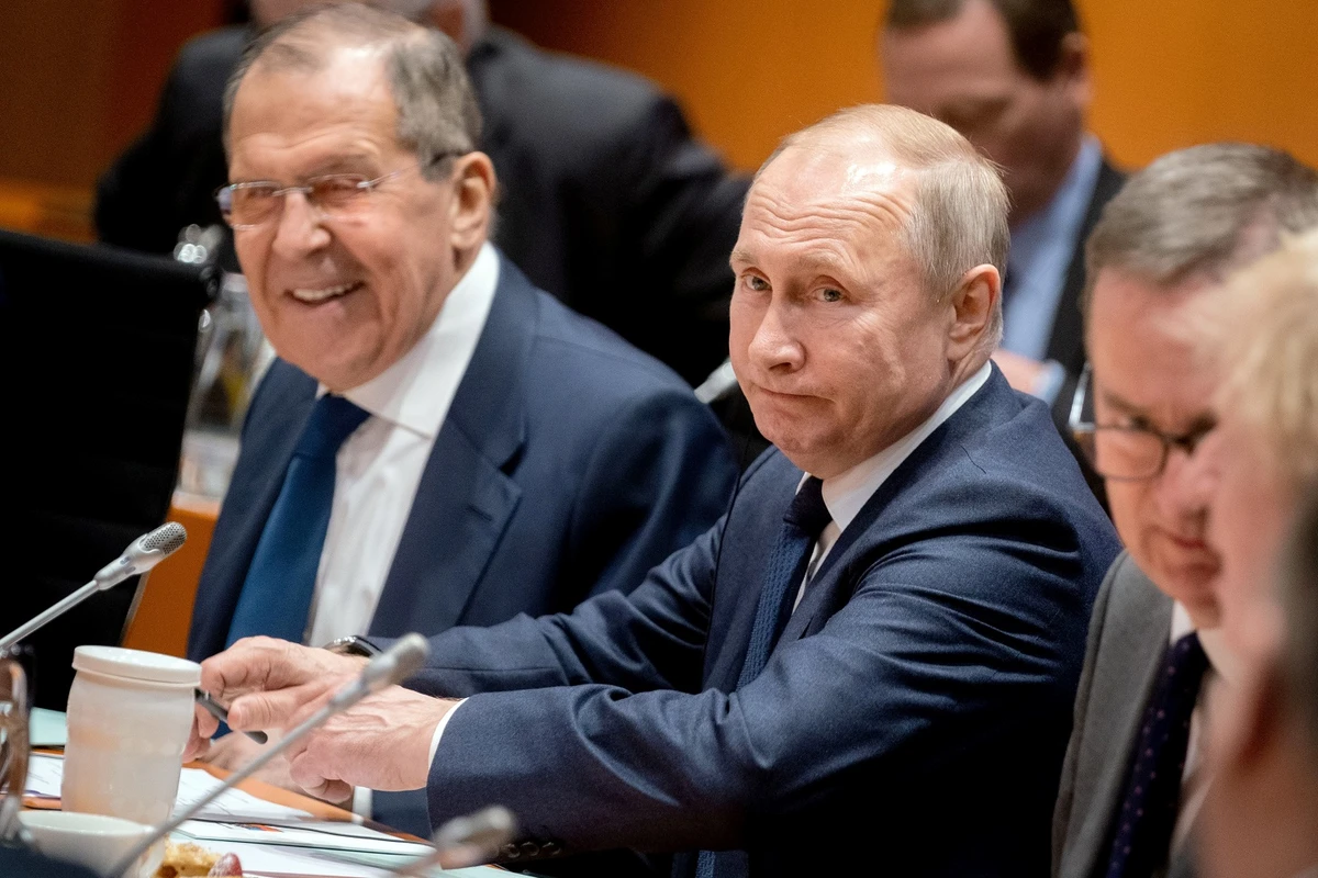 Lavrov Putinin səhhəti ilə bağlı xəbərləri TƏKZİB ETDİ