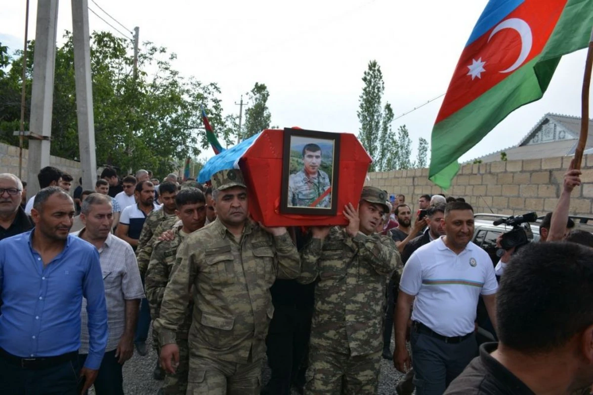 Uzun müddət komada qalaraq vəfat edən qazi dəfn olundu - FOTO Uzun müddət komada qalaraq vəfat edən qazi dəfn olundu - FOTO