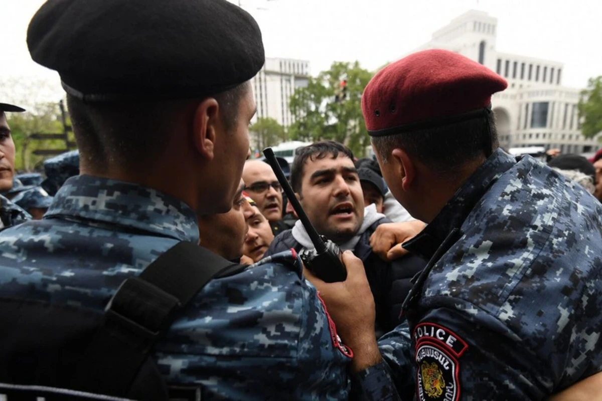 İrəvanda 100-dən çox aksiya iştirakçısı saxlanılıb