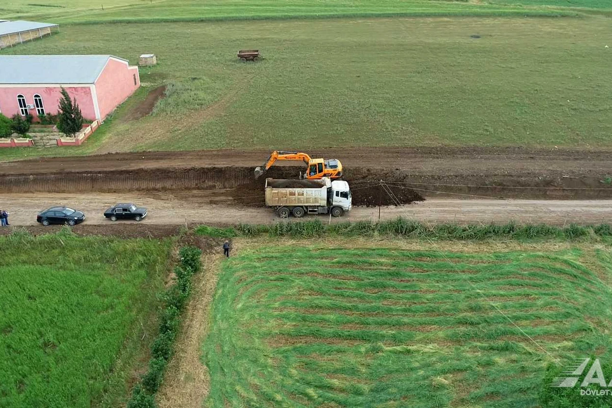 Cəlilabadda 14 kəndi əlaqələndirən yollar yenidən qurulur - FOTO/VİDEO