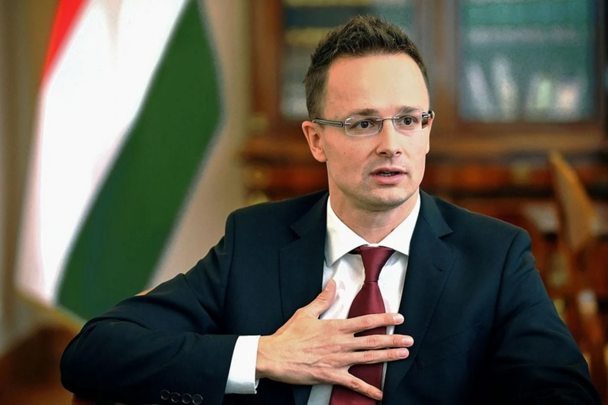Macarıstanın xarici işlər naziri Azərbaycana səfərə gəlib