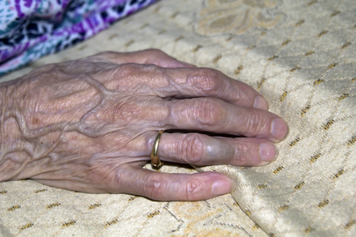 В Азербайджане 82-летняя женщина покончила с собой