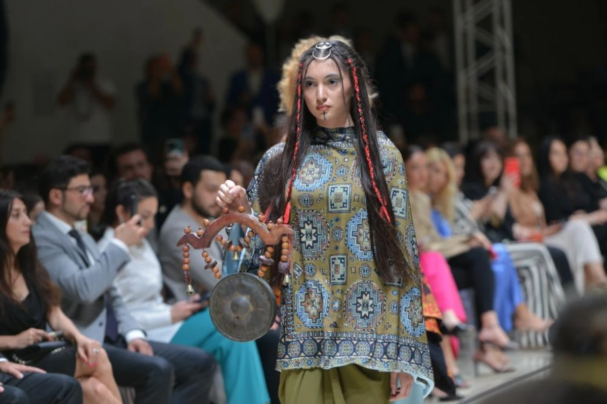 Heydər Əliyev Mərkəzində “AFFFAIR in Carpets” dəfiləsi və yeni xalçaların təqdimatı olub - FOTO/VİDEO Heydər Əliyev Mərkəzində “AFFFAIR in Carpets” dəfiləsi və yeni xalçaların təqdimatı olub - FOTO/VİDEO